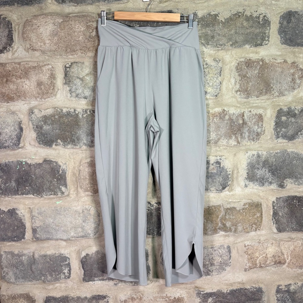 Halara Breezeful Crossover Waist Petal Hem Cropped Pants Grey Women Medium Yoga